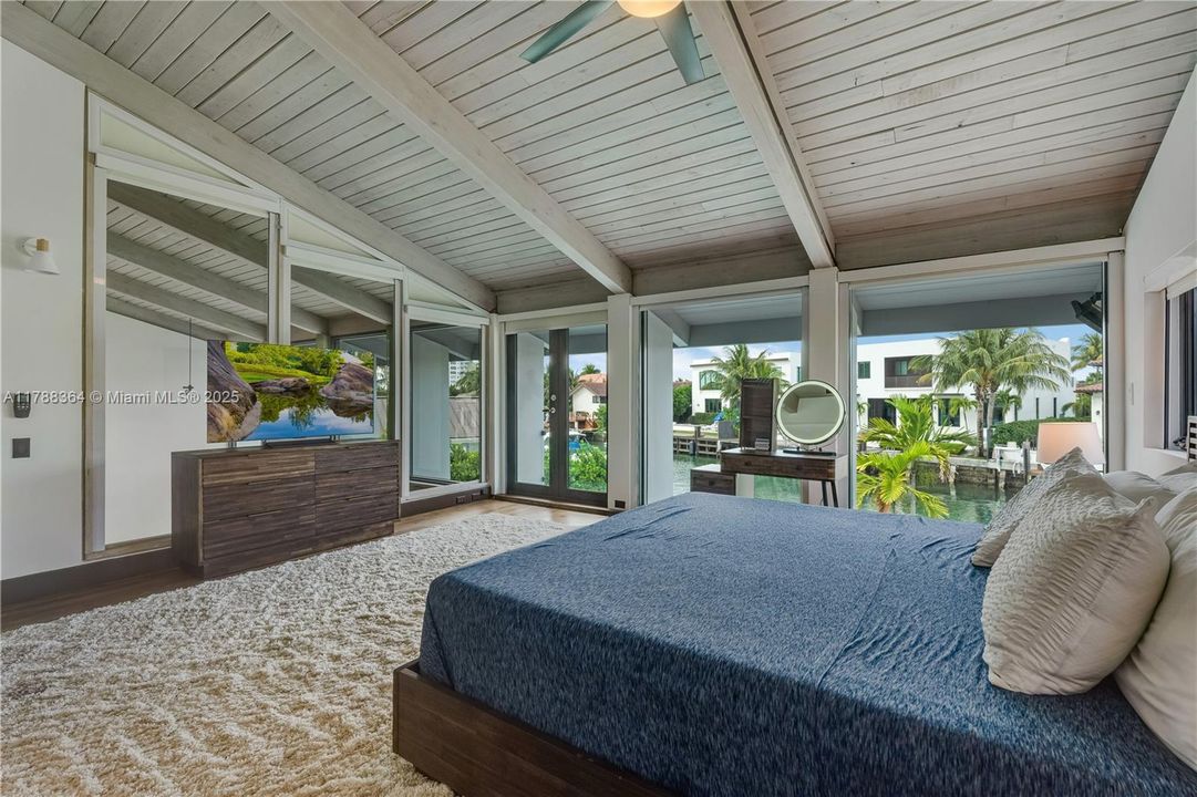 最近售出: $4,495,000 (4 贝兹, 3 浴室, 3376 平方英尺)