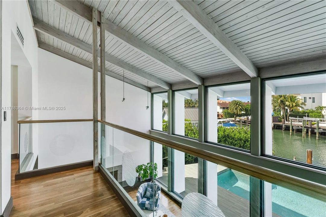 最近售出: $4,495,000 (4 贝兹, 3 浴室, 3376 平方英尺)