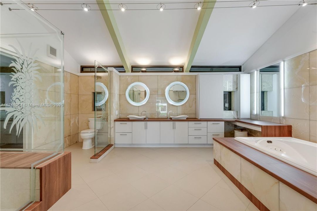 最近售出: $4,495,000 (4 贝兹, 3 浴室, 3376 平方英尺)