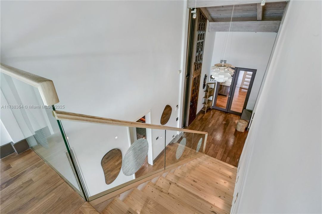 最近售出: $4,495,000 (4 贝兹, 3 浴室, 3376 平方英尺)