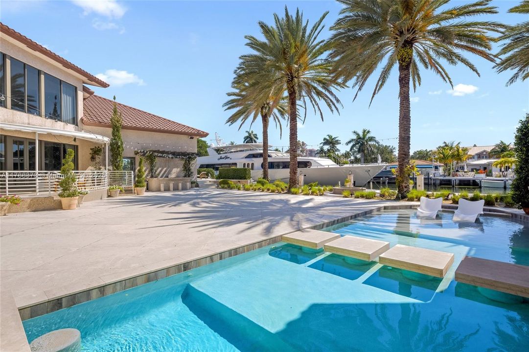 For Sale: $39,000,000 (8 beds, 9 baths, 14846 Square Feet)