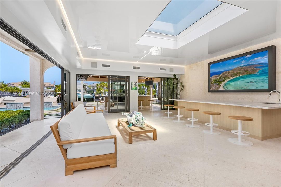 For Sale: $39,000,000 (8 beds, 9 baths, 14846 Square Feet)