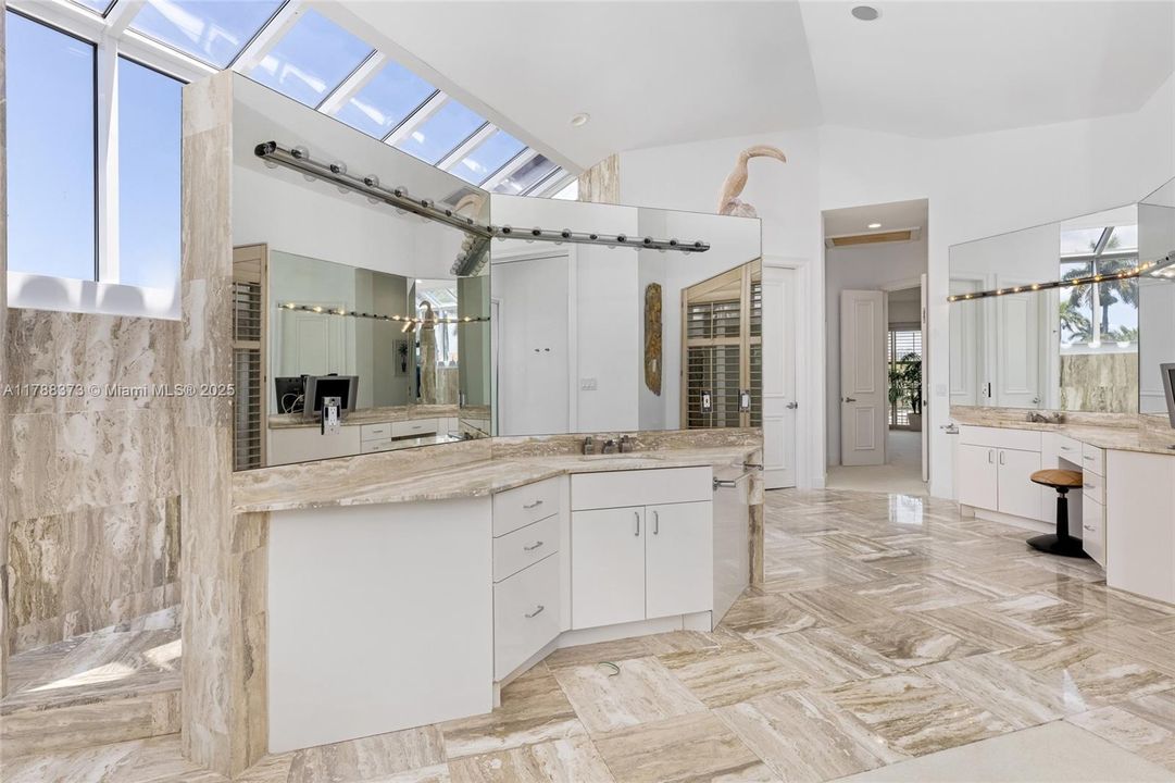 For Sale: $39,000,000 (8 beds, 9 baths, 14846 Square Feet)