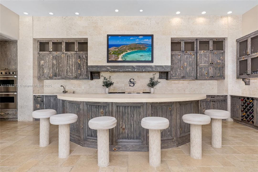 For Sale: $39,000,000 (8 beds, 9 baths, 14846 Square Feet)