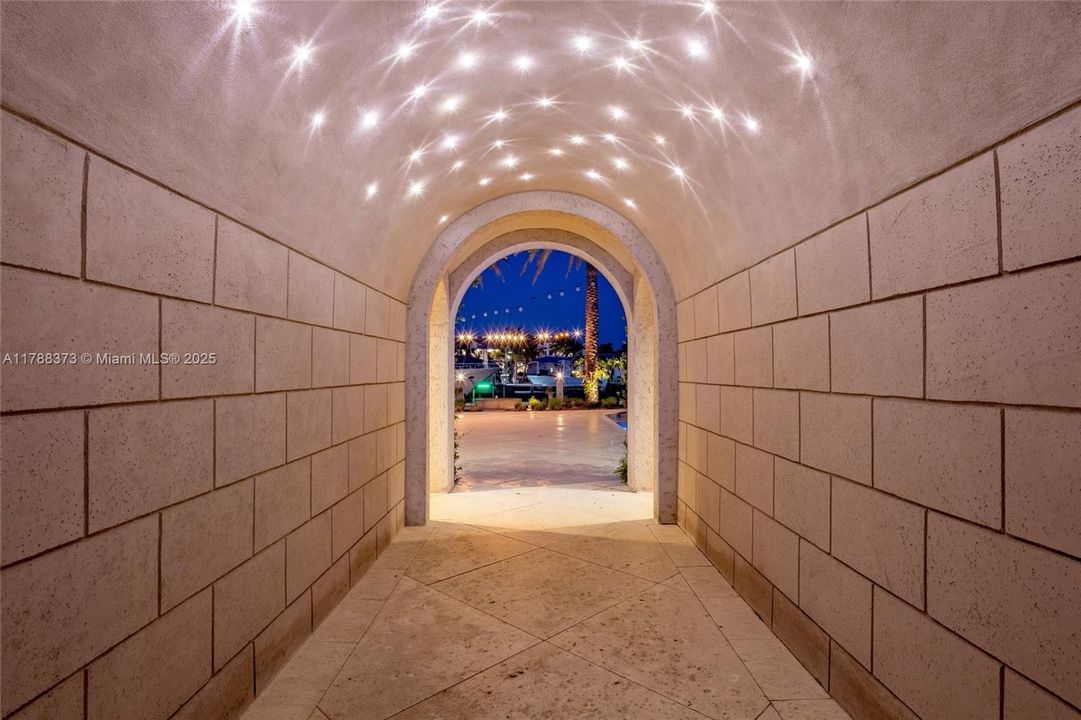 For Sale: $39,000,000 (8 beds, 9 baths, 14846 Square Feet)