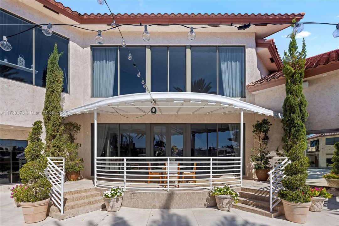 For Sale: $39,000,000 (8 beds, 9 baths, 14846 Square Feet)