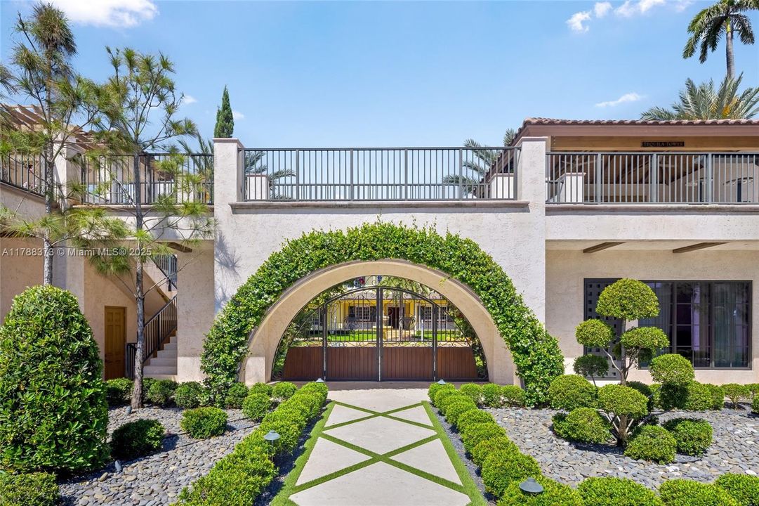 For Sale: $39,000,000 (8 beds, 9 baths, 14846 Square Feet)