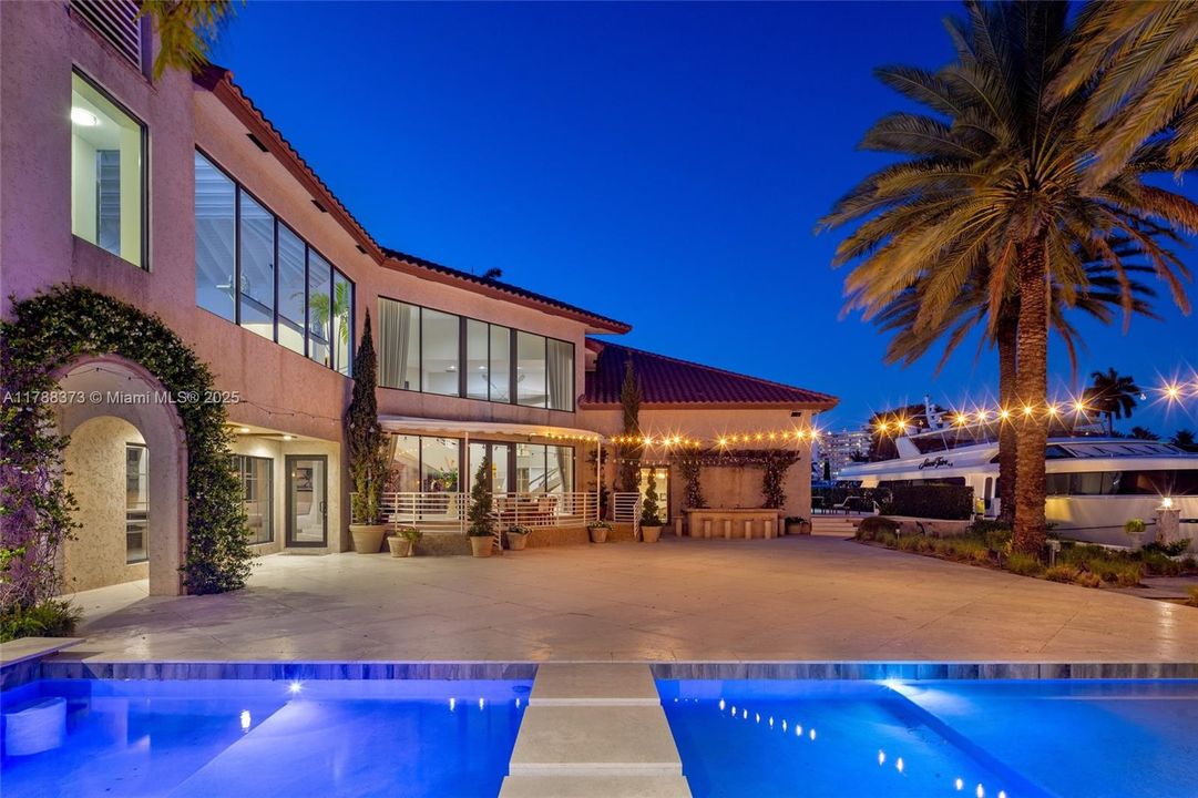 For Sale: $39,000,000 (8 beds, 9 baths, 14846 Square Feet)