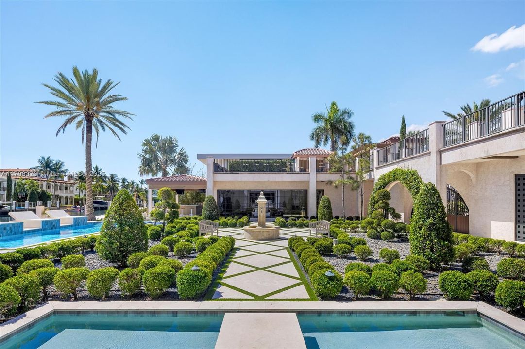 For Sale: $39,000,000 (8 beds, 9 baths, 14846 Square Feet)