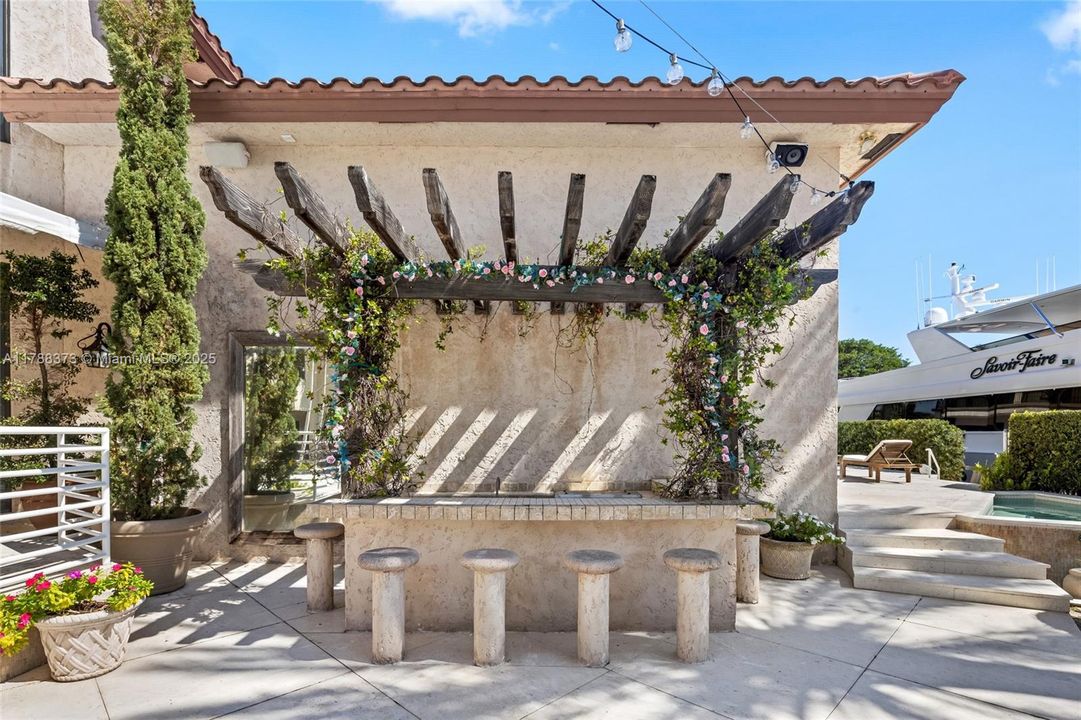 For Sale: $39,000,000 (8 beds, 9 baths, 14846 Square Feet)