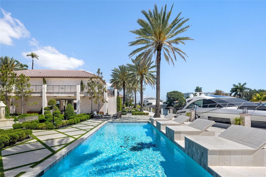 For Sale: $39,000,000 (8 beds, 9 baths, 14846 Square Feet)