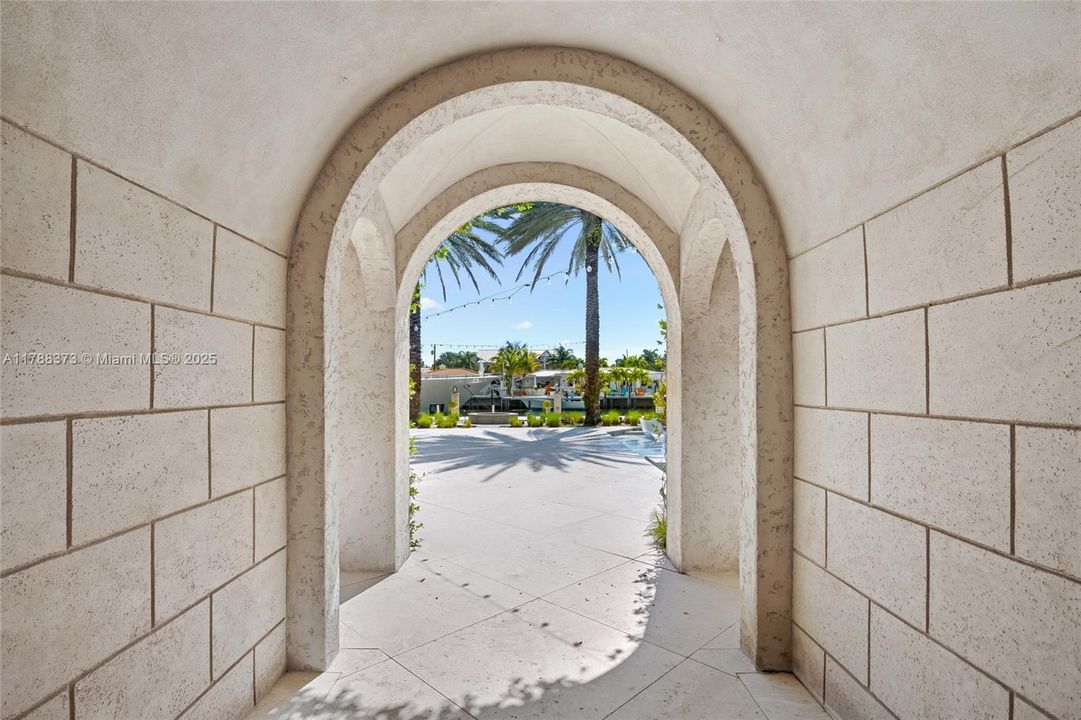 For Sale: $39,000,000 (8 beds, 9 baths, 14846 Square Feet)