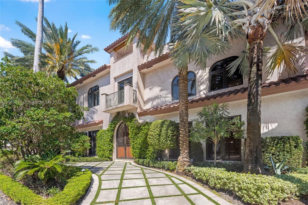 For Sale: $39,000,000 (8 beds, 9 baths, 14846 Square Feet)