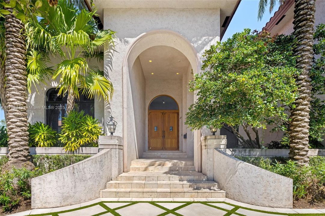 For Sale: $39,000,000 (8 beds, 9 baths, 14846 Square Feet)