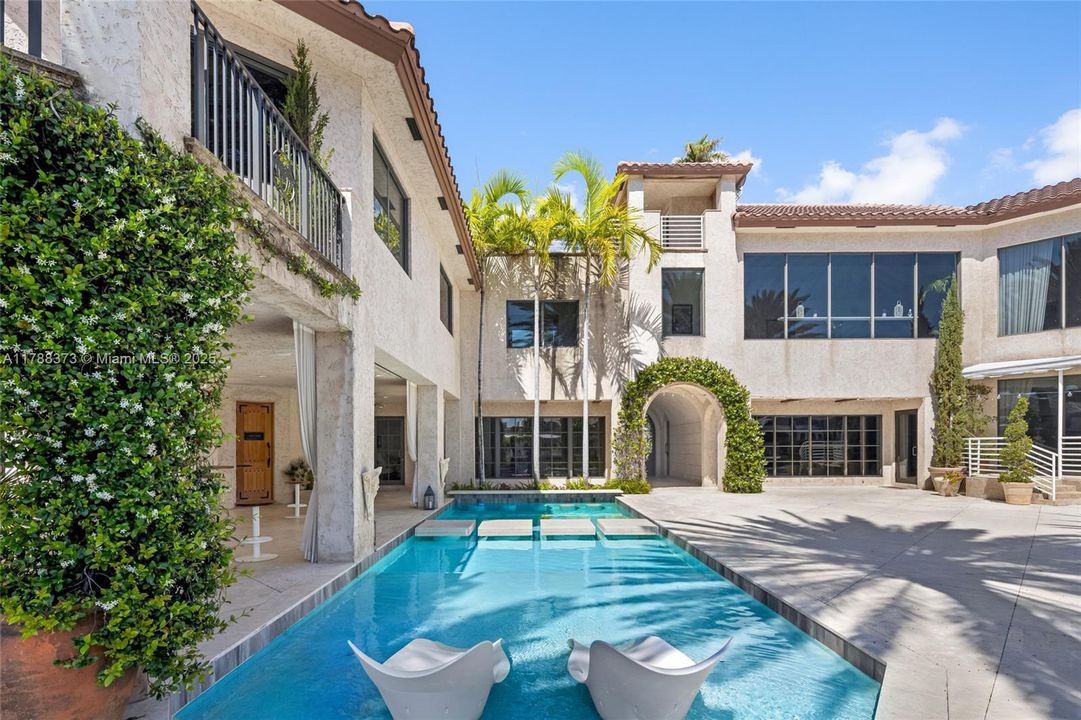 For Sale: $39,000,000 (8 beds, 9 baths, 14846 Square Feet)