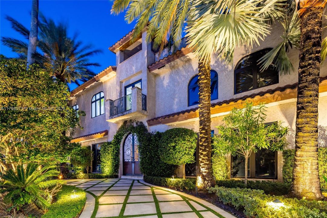 For Sale: $39,000,000 (8 beds, 9 baths, 14846 Square Feet)