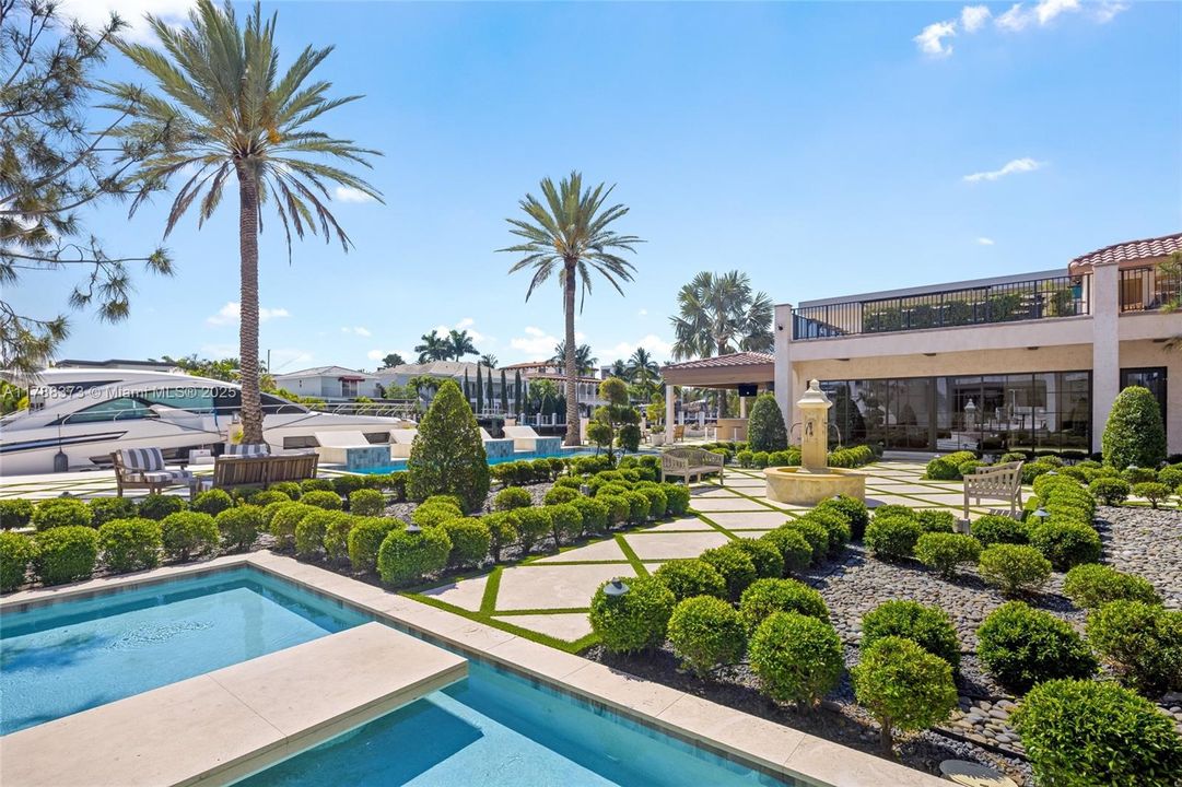 For Sale: $39,000,000 (8 beds, 9 baths, 14846 Square Feet)