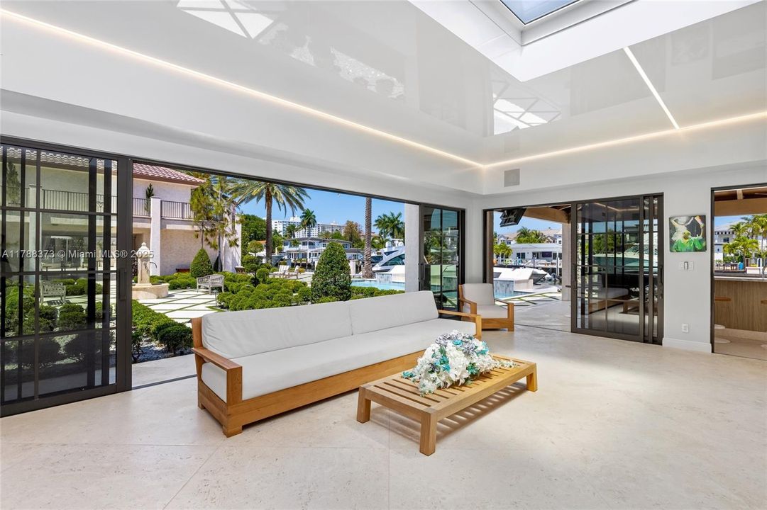 For Sale: $39,000,000 (8 beds, 9 baths, 14846 Square Feet)