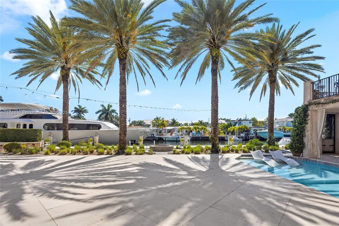 For Sale: $39,000,000 (8 beds, 9 baths, 14846 Square Feet)