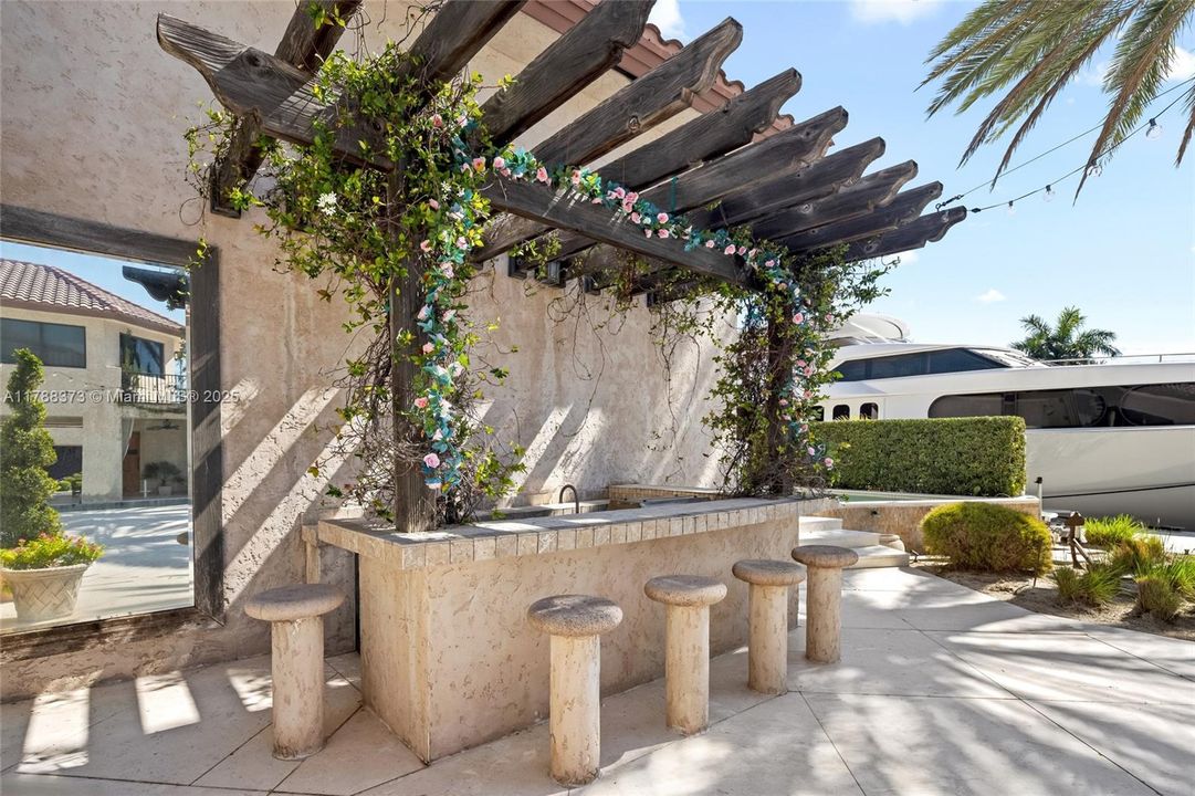 For Sale: $39,000,000 (8 beds, 9 baths, 14846 Square Feet)