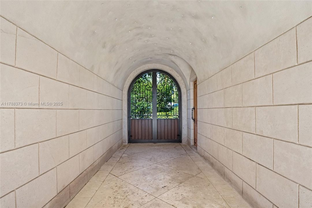 For Sale: $39,000,000 (8 beds, 9 baths, 14846 Square Feet)