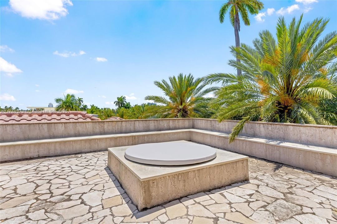 For Sale: $39,000,000 (8 beds, 9 baths, 14846 Square Feet)