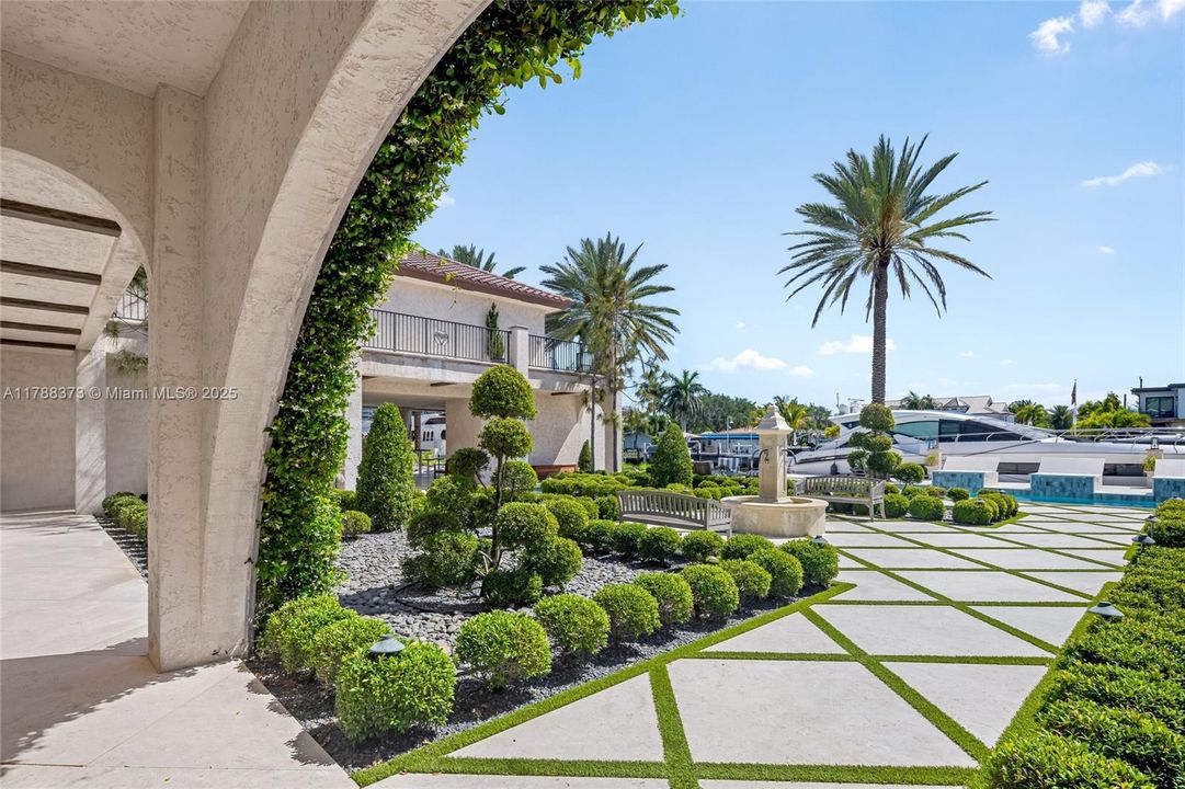 For Sale: $39,000,000 (8 beds, 9 baths, 14846 Square Feet)