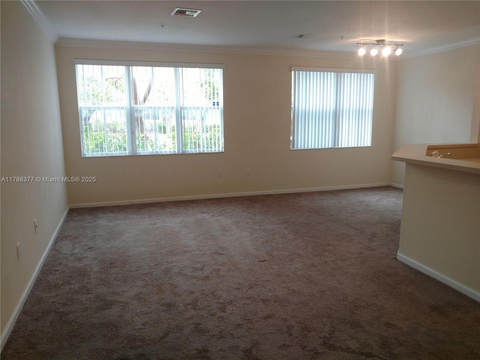 Recently Rented: $1,850 (1 beds, 1 baths, 775 Square Feet)