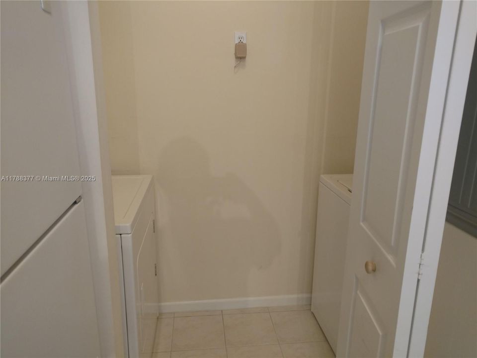 Recently Rented: $1,850 (1 beds, 1 baths, 775 Square Feet)