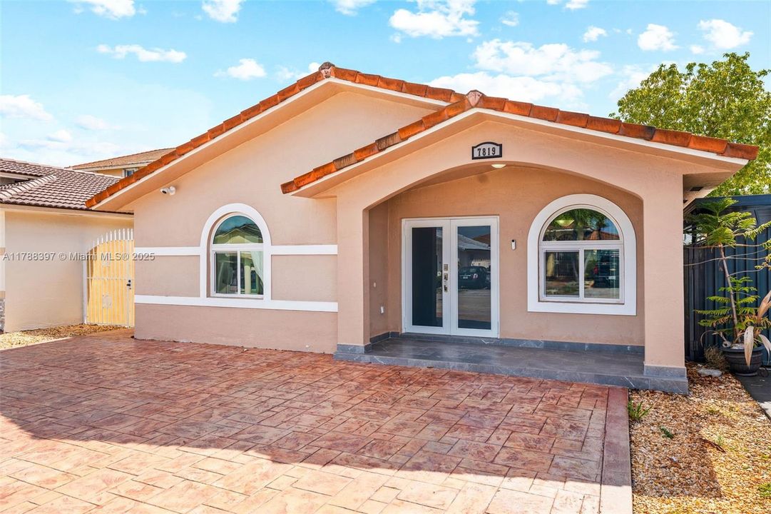 Недавно продано: $580,000 (3 спален, 2 ванн, 1430 Квадратных фут)