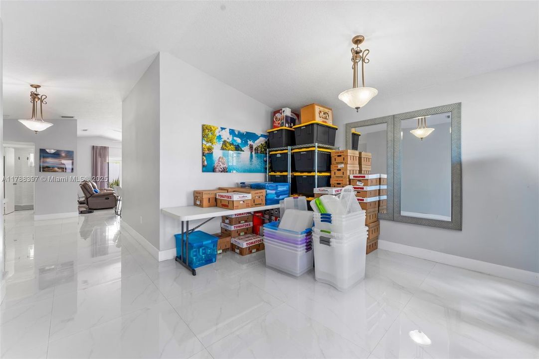 Недавно продано: $580,000 (3 спален, 2 ванн, 1430 Квадратных фут)