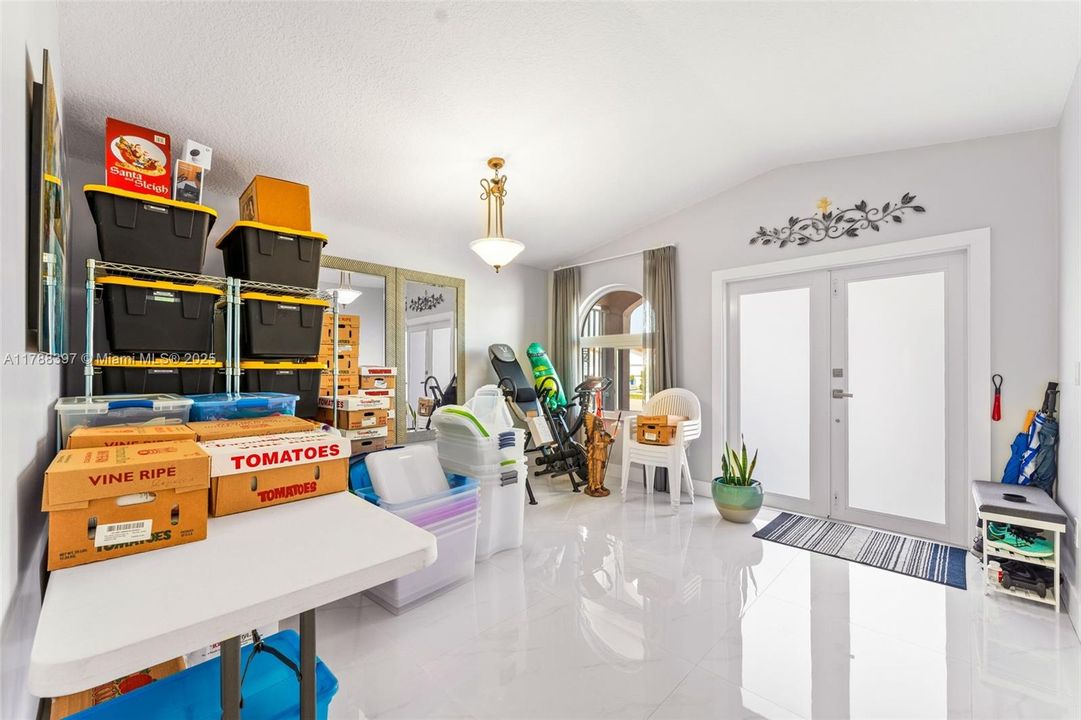 Недавно продано: $580,000 (3 спален, 2 ванн, 1430 Квадратных фут)