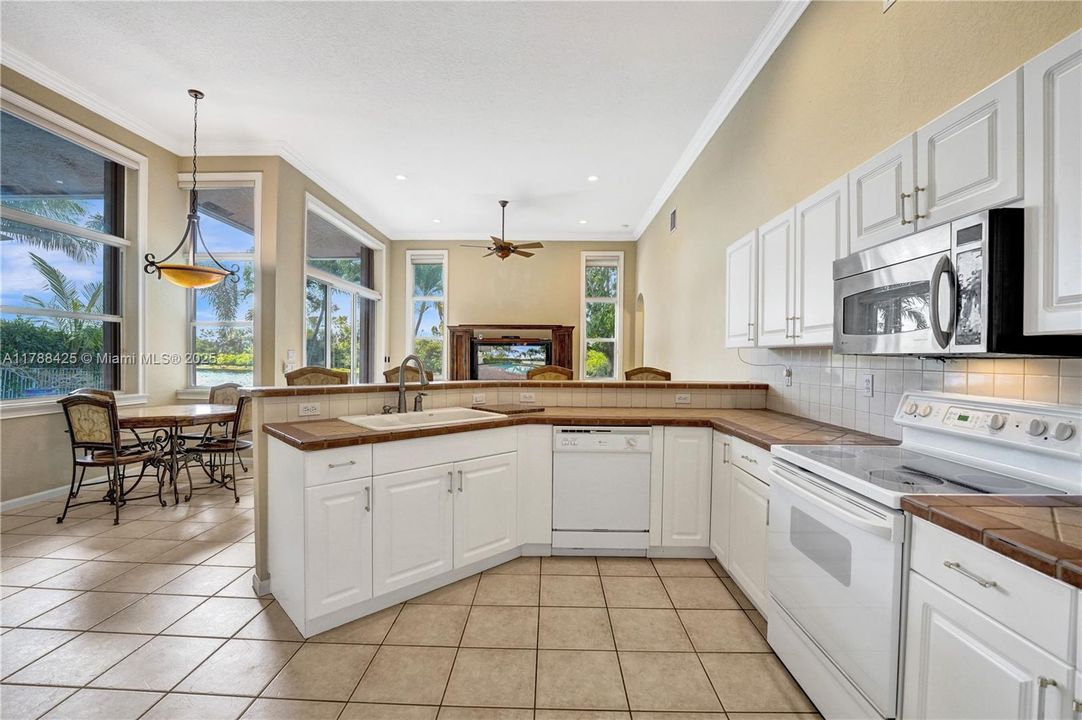 Recently Sold: $949,111 (5 beds, 3 baths, 2706 Square Feet)