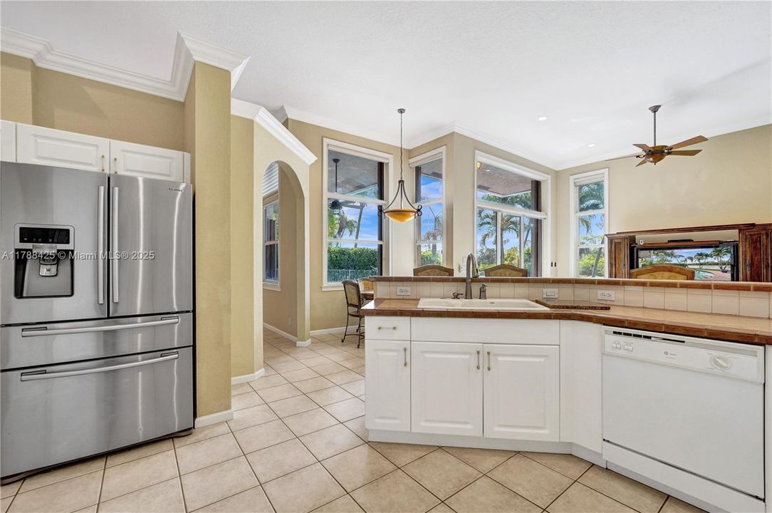 Recently Sold: $949,111 (5 beds, 3 baths, 2706 Square Feet)