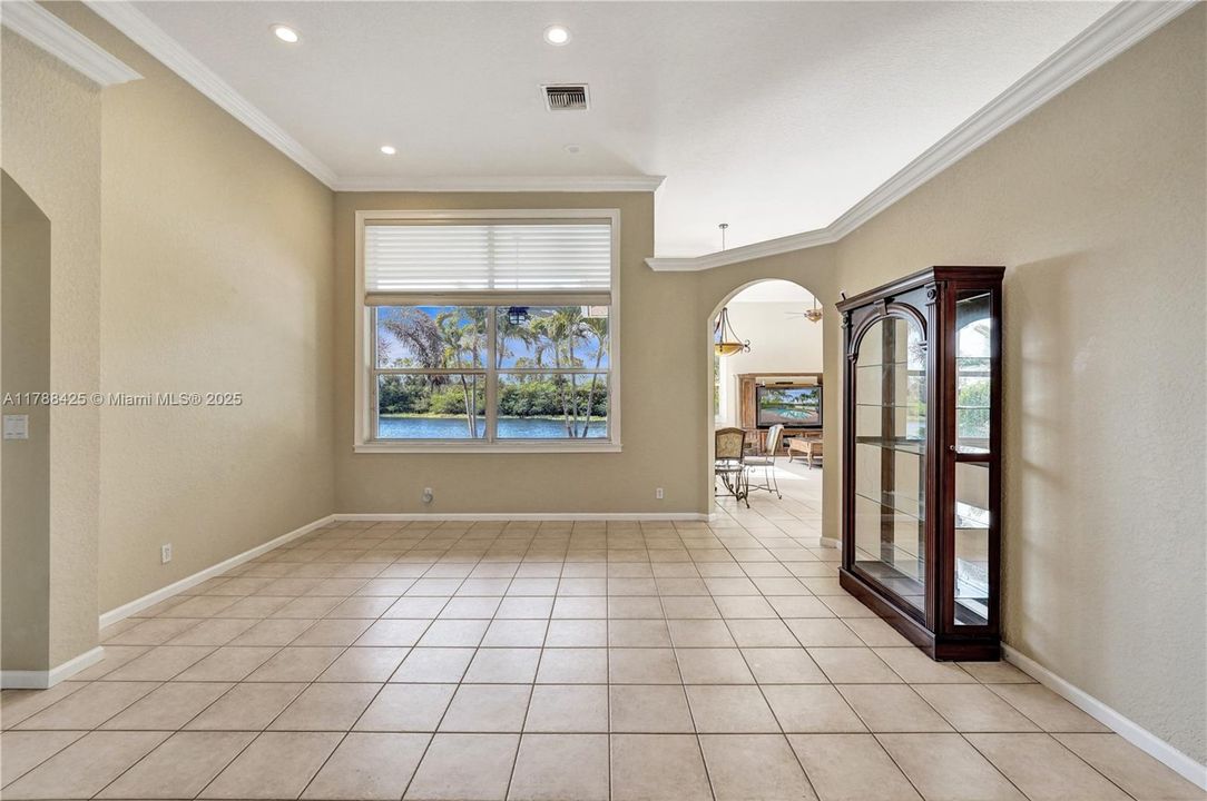 Recently Sold: $949,111 (5 beds, 3 baths, 2706 Square Feet)