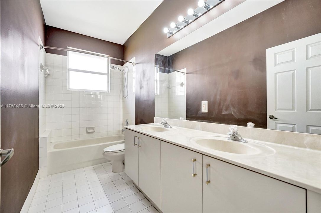 Recently Sold: $949,111 (5 beds, 3 baths, 2706 Square Feet)