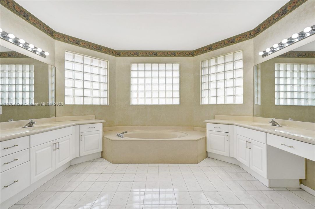 Recently Sold: $949,111 (5 beds, 3 baths, 2706 Square Feet)