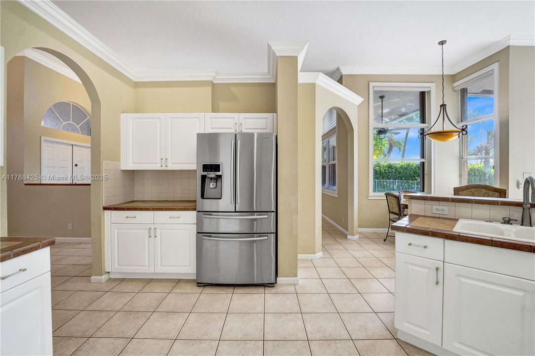 Recently Sold: $949,111 (5 beds, 3 baths, 2706 Square Feet)