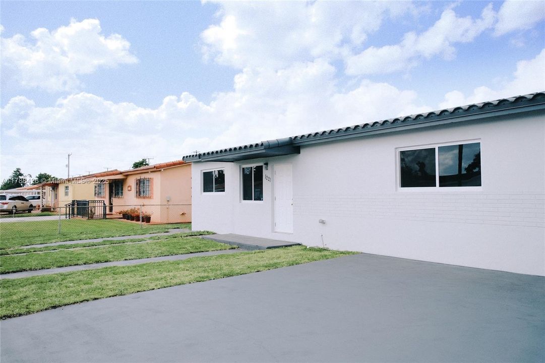 Недавно продано: $598,000 (3 спален, 2 ванн, 1910 Квадратных фут)