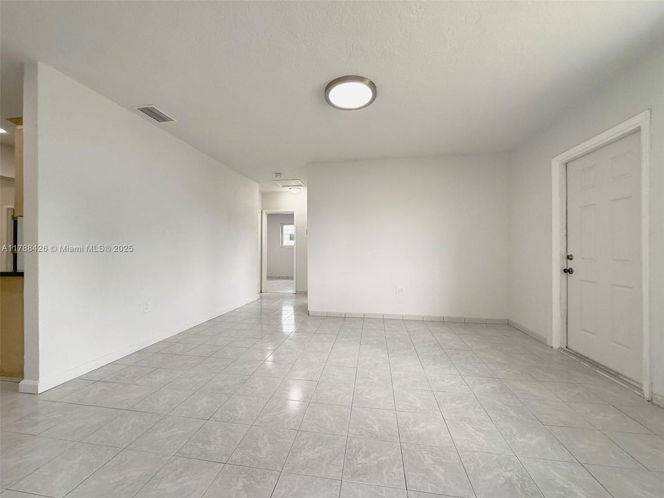 Недавно продано: $598,000 (3 спален, 2 ванн, 1910 Квадратных фут)