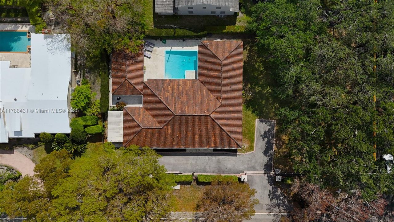 Vendido Recientemente: $2,490,000 (4 camas, 3 baños, 3214 Pies cuadrados)