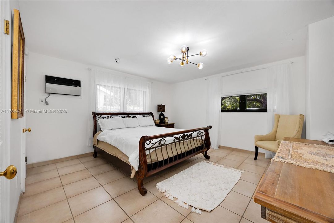 Vendido Recientemente: $2,490,000 (4 camas, 3 baños, 3214 Pies cuadrados)