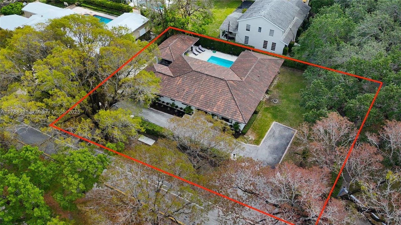 Vendido Recientemente: $2,490,000 (4 camas, 3 baños, 3214 Pies cuadrados)