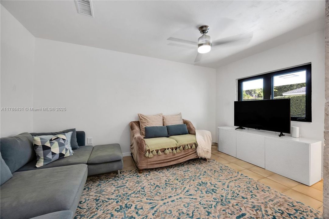 Vendido Recientemente: $2,490,000 (4 camas, 3 baños, 3214 Pies cuadrados)