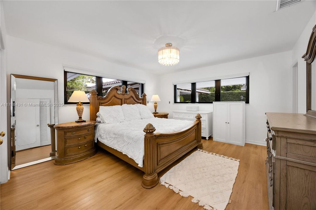 Vendido Recientemente: $2,490,000 (4 camas, 3 baños, 3214 Pies cuadrados)