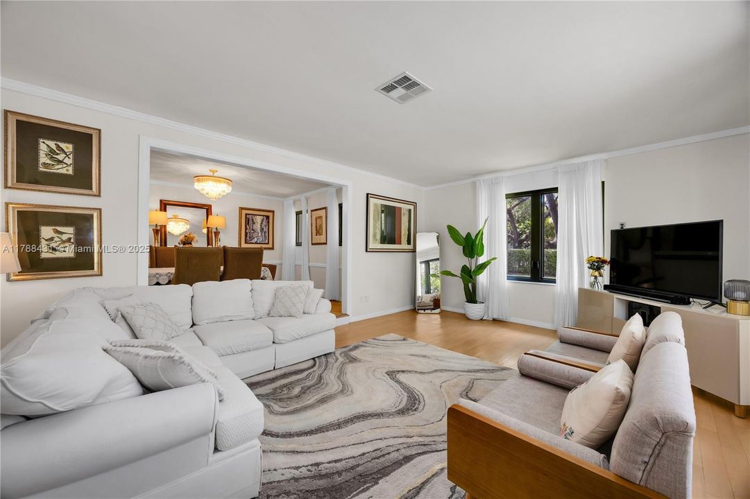 Vendido Recientemente: $2,490,000 (4 camas, 3 baños, 3214 Pies cuadrados)