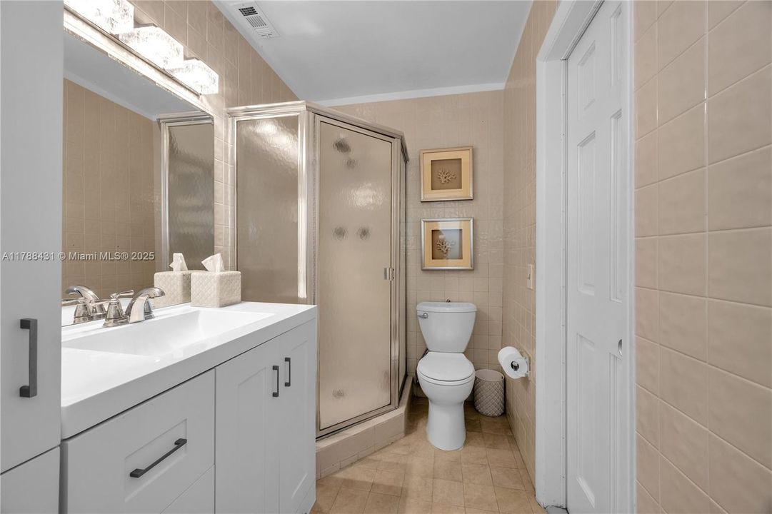 Vendido Recientemente: $2,490,000 (4 camas, 3 baños, 3214 Pies cuadrados)