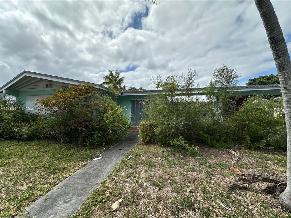 最近售出: $500,000 (3 贝兹, 2 浴室, 1727 平方英尺)