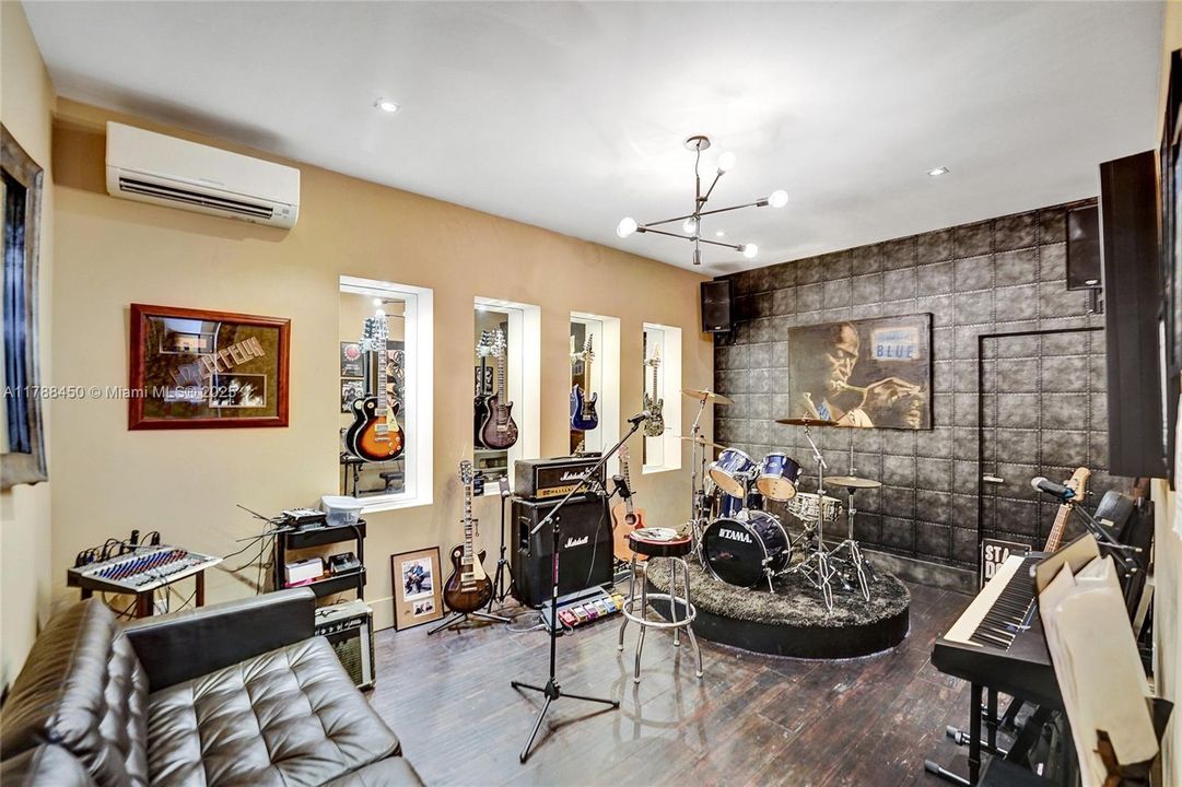 En Venta: $2,795,000 (6 camas, 5 baños, 5305 Pies cuadrados)