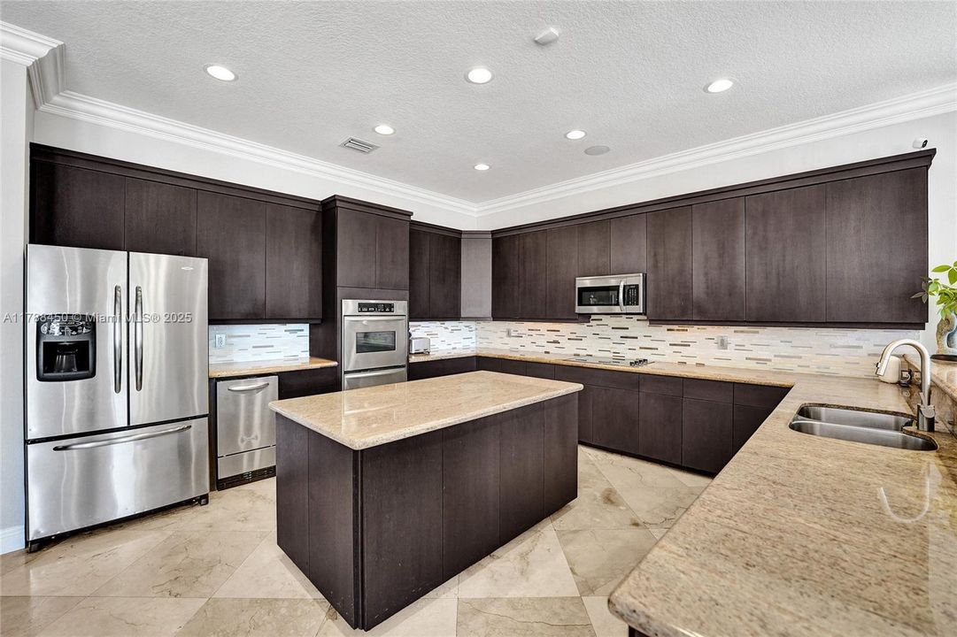 En Venta: $2,795,000 (6 camas, 5 baños, 5305 Pies cuadrados)